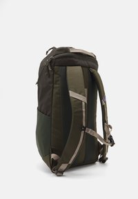 Patagonia BLACK HOLE UNISEX - Ryggsäck - pine needle green