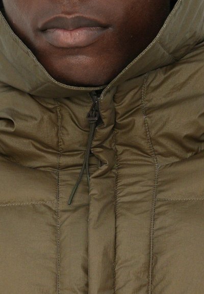 CLOSED PUFFER JACKET - Winter jacket - marsh green
