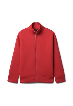 Felpa rossa con zip e colletto alto, realizzata in tessuto morbido. Presenta maniche lunghe e polsini a costine. Senza pattern visibili o hardware.