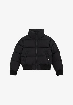 Schwarze, kurze Pufferjacke aus gestepptem Material mit hohem Kragen, Reißverschluss und gerippten Bündchen. Verfügt über seitliche Taschen und ein dezentes Logo.