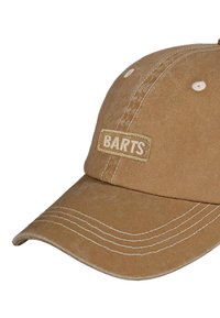 Braune Baumwollmütze mit gebogenem Schirm, ausgestattet mit einem Stoffpatch mit "BARTS"-Label, sichtbaren Nähten und Lüftungsösen.