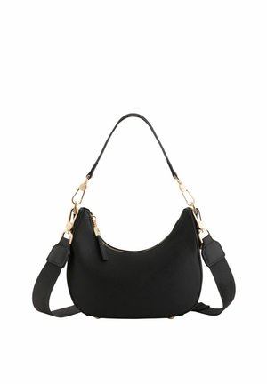 Sac à main noir en forme de croissant avec poignée courte, bandoulière longue détachable et fermeture éclair avec élément doré sur fond blanc.