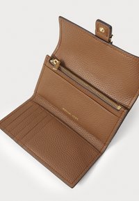 MICHAEL Michael Kors NOLITA FLAP TRIFOLD WALLET - Wallet - dark caramel