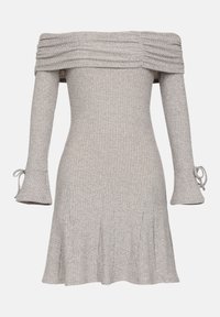 Grijze off-the-shoulder jurk met geribbelde textuur, lange mouwen met strikdetails en een uitlopende rok.