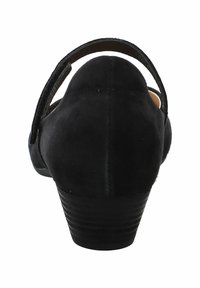 Schwarzer Wildleder-Absatzschuh mit runder Spitze und einem Riemen hinten. Verfügt über einen gerippten Absatz für Stabilität und ein glattes Innenfutter.