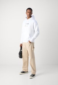 Scotch & Soda RELAXED FIT ARTWORK HOODIE - Felpa con cappuccio - white