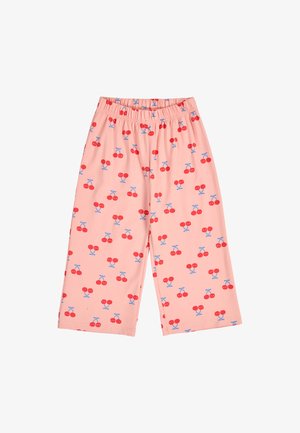 Short rose à taille élastique avec un motif de cerises rouges et de tiges bleues réparties uniformément sur le tissu.