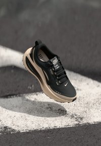 Nike Performance VOMERO 18 GTX - Chaussures de running sur route - black/crimson tint/noir - ZALANDO.FR