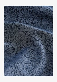 Selezionato, blue animal conversational