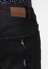 Black Kaviar Jeansy Slim Fit