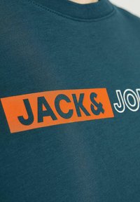 Jack & Jones JJECORP LOGO TEE PLAY O NECK - Camiseta estampada - deep teal