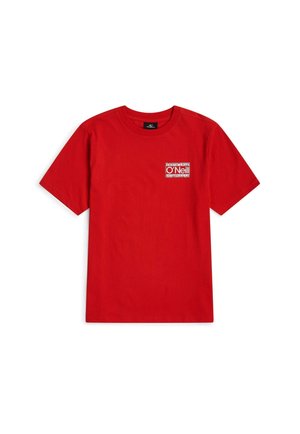 Czerwona koszulka wykonana z bawełny, z krótkimi rękawami i okrągłym dekoltem. Na przedzie znajduje się prostokątne logo w kolorze białym i czarnym.
