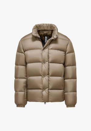 Beżowa kurtka puchowa o pikowanym wzorze, z wysokim kołnierzem i zapięciem na zamek po boku. Posiada ściągacz na dole i elastyczne rękawy.