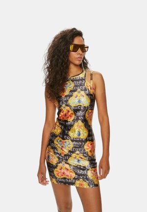 Abito bodycon nero con vivaci motivi floreali in oro e blu, caratterizzato da testo e una spallina singola. Tessuto liscio e lucido.