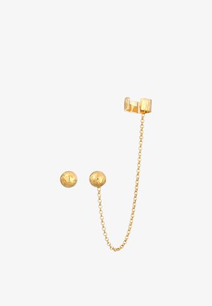 Guld-tone metal øreringe med to sfæriske studs og en kæde, der forbinder en cuff, med en struktureret overflade på boldene.