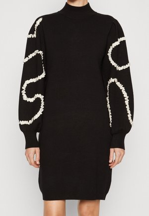 Object, Robe pull - black