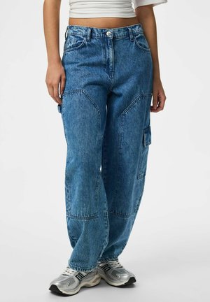 Pieces CARGO JEANS PCSKY MW - Jeans workwear - medium blue denim