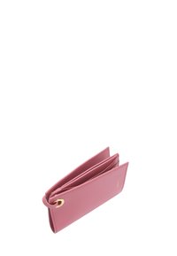 Portafoglio in pelle rosa con finitura texturizzata, dotato di due scomparti e anello d'accento dorato per un facile trasporto.