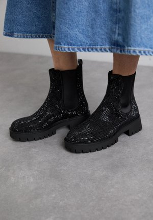 MICHAEL Michael Kors, ASHER FLAT BOOTIE - Platvormtallaga poolsaapad - black