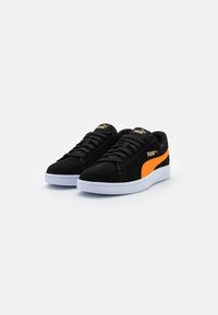 Puma SMASH V2 - Sapatilhas - black/vibrant orange/team gold