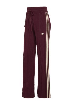 Pantaloni lavorati a maglia color bordeaux con vita regolabile con coulisse, tre strisce crema sul lato e piccolo logo Adidas sulla parte superiore della coscia.