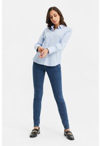 WE Fashion Bluza z gumbi - light blue