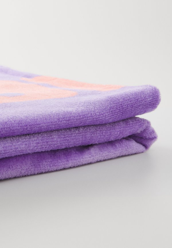 LIE DOWN - Beach towel - prism violet3