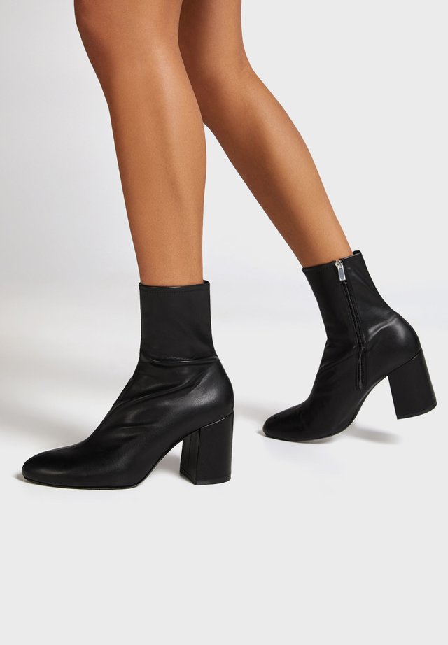 ENG ANLIEGENDE - Ankle Boot - black