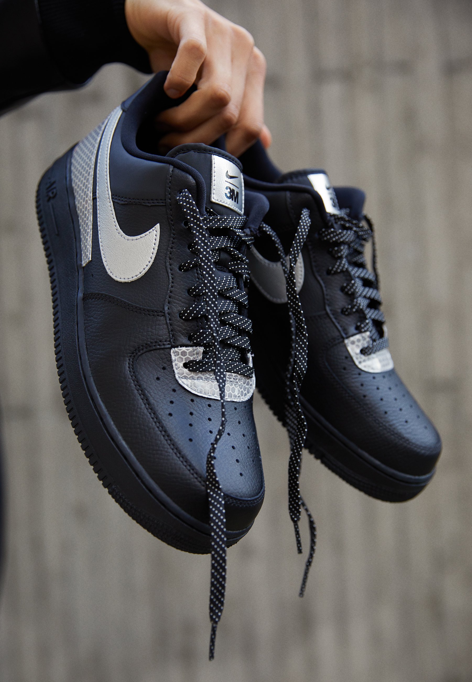 nike air force 1 07 lv8 metallic silver
