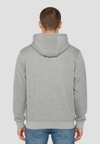 Sweat à capuche gris avec une poche kangourou et un cordon de serrage ajustable. Matière en polaire, poignets et ourlet côtelés. Vue arrière montrant une capuche cintrée.