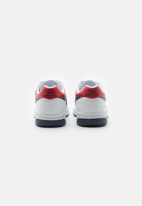 New Balance Kosárlabdacipők - white natural/indigo