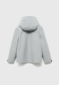 Svetlo siva kapuca s dolgimi rokavi in črnimi nastavljivimi trakom na manšetah, prikazana s hrbtne strani na enostavni beli podlagi.