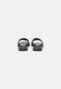 Tamaris Platt slip-in - black