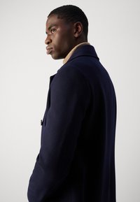 Isaac Dewhirst NEW SHORT PEACOAT SIDE ENTRY - Chaqueta de entretiempo - navy