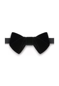 Czarny aksamitny muszka z centralnym węzłem, o gładkiej fakturze, szerokich skrzydłach i przymocowanej czarnej satynowej wstążce.