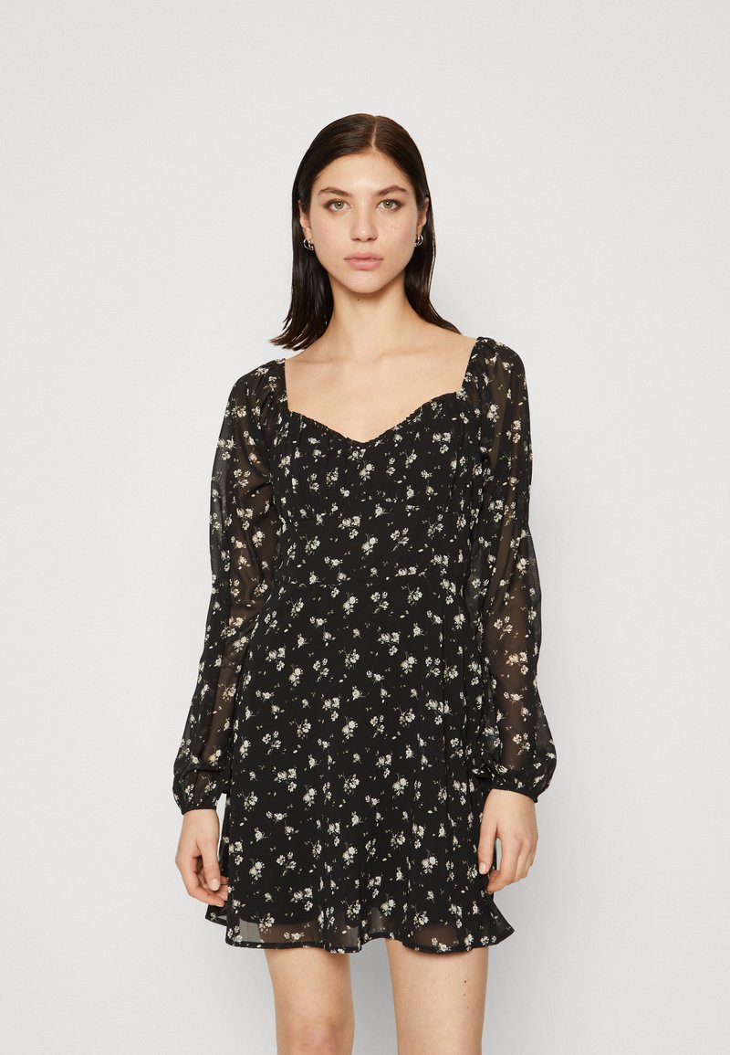 Hollister Co. RUCHED SWEETHEART DRESS Kjole BLACK GROUND WITH WHITE