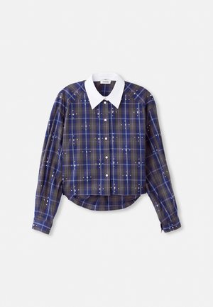 Camicia a quadri tagliata in blu e grigio con colletto bianco, dotata di chiusura a bottoni e decorazioni. Maniche lunghe con polsini abbottonati.