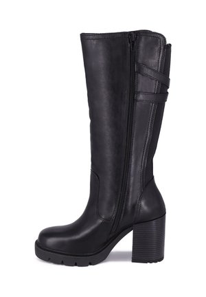 Stivale in pelle nera al polpaccio con tacco a blocco, cerniera laterale e cinturini decorativi su sfondo bianco.