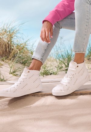 White high-top sneakers with a geometric pattern, designed with textured fabric and a flat sole. Accentuated with branded details in light brown.