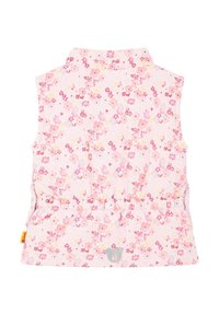 Blumenveste, pinke Stoff mit kleinen, bunten Blumen, leichtes Design, elastischer Bund, runder Kragen und Bärenlogo-Akzent.