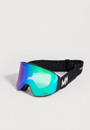 Masque de ski noir avec un large écran réfléchissant bleu-vert et une sangle réglable ornée de logos blancs, sur fond clair.