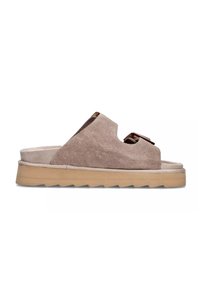 Lichtbruine suede sandaal met open teen, een brede band, een klein gespdetail en een beige rubberen zool met een zigzagpatroon.