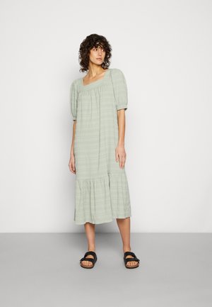FQMILDA - Vestido de malha - desert sage