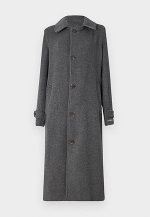 Hall hallidega ja nupuvajutuse esiküljega hall villane mantel, millel on laia krae ja kaks küljetaskut. Omab pikki varrukalõike ja veidi rullitud mansette.