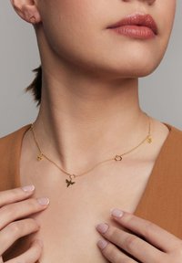 YES  PSZCZOŁA - QUEEN B złoty