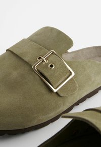 Next FOREVER COMFORT FOOTBED  - Mules - khaki green