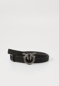 Curea neagră texturată, cu o cataramă decorativ�ă de ton argintiu, având motive cu păsări și pietre accent transparente. Banda are un finisaj neted.