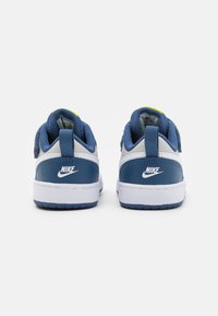 Nike Sportswear NIKE COURT BOROUGH LOW 2 (TD) - Sapatilhas - grey fog/white/mystic navy/atomic green