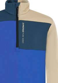 Pullover in pile blu, navy e beige. Dotato di un collo alto, una zip a quarto e logo "PROTEST PVRE SERIES" sul petto. Texture morbida.