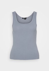 Grå ribbad linne med rundad halsringning och breda axelremmar. Tyget har en slät textur och en figurnära passform.